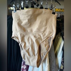 SKIMS Shapewear High Waist Briefs 🧸
